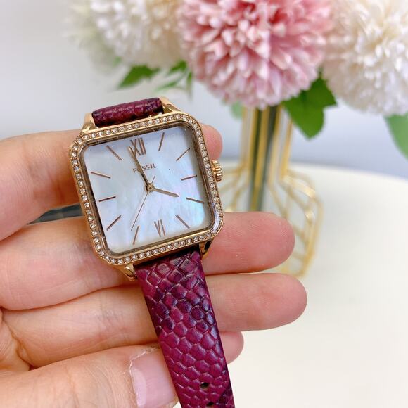 Fossil BQ3919 Colleen Three-Hand Red Leather Watch - Picture 4 of 8